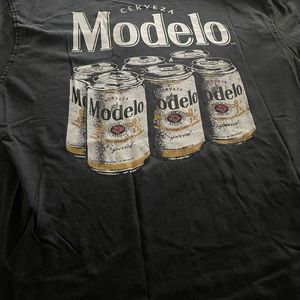 Modelo T shirt